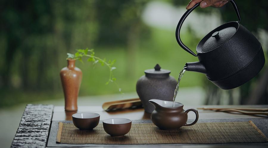 服用藏药萨热十三味鹏鸟丸能喝茶吗？